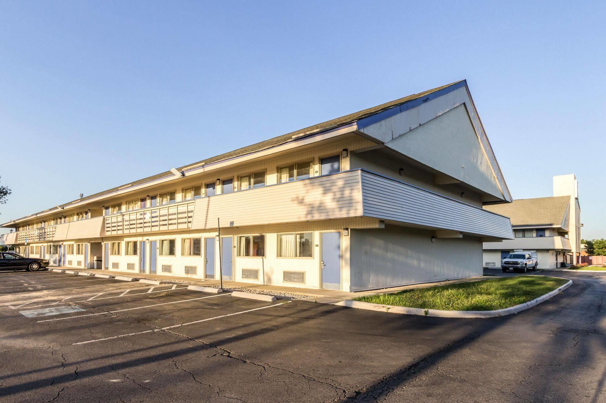 Hotel 6-grove City, Oh 2*