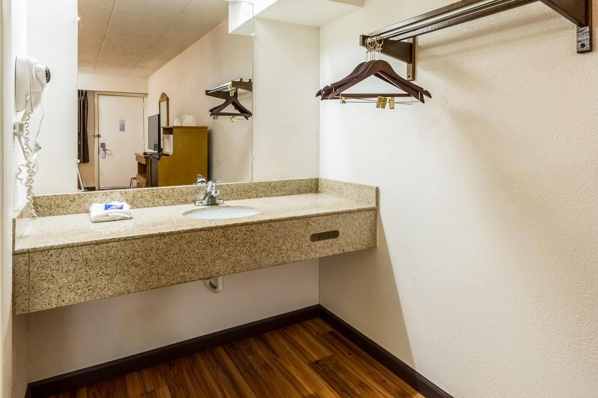 Hotel 6-grove City, Oh Grove City
